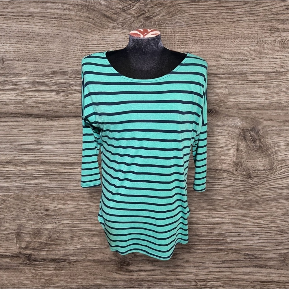 BKE red Women’s Striped Scoop Neck 3/4 Sleeves Top Size Small